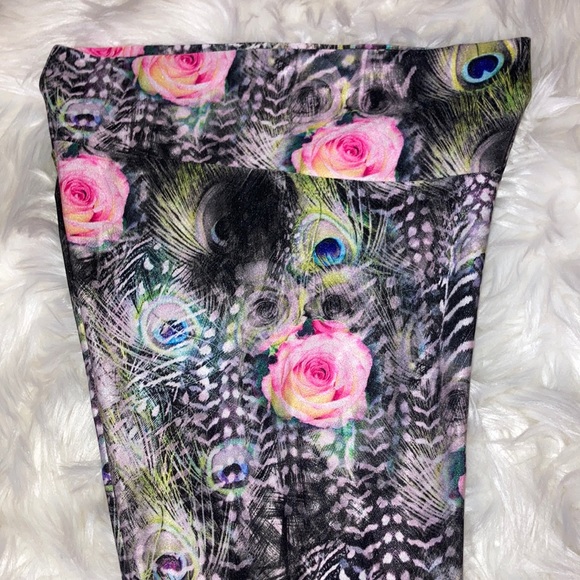 LINEAGE Peacock 🦚 Feather 🪶 Pink Rose 🩷🌹 Leggings - Picture 6 of 15